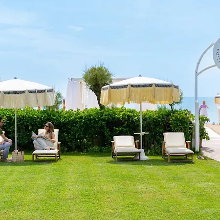 Negresco 4*
