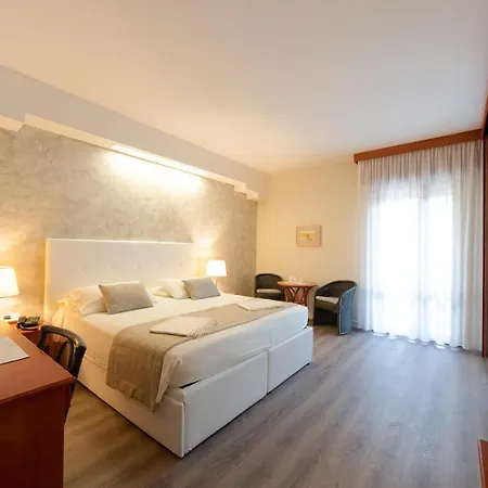 酒店 内格莱斯科酒店 4*