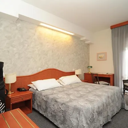 内格莱斯科酒店 利多迪迪耶索洛